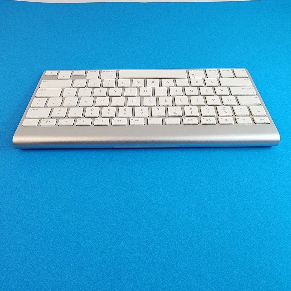 Apple A1314 Wireless Keyboard - MC184LL/B